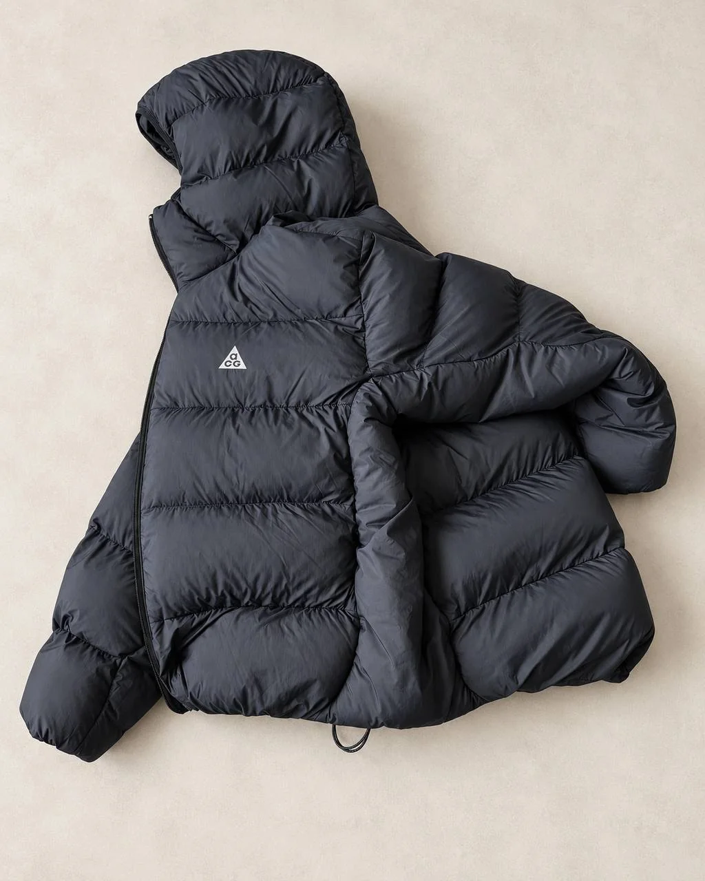 Полученная куртка Nike ACG из рассчитанного заказа